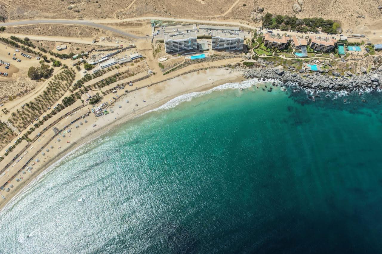 Vista aérea de Bahía Mágica y Playa Blanca
